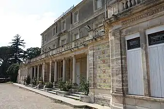 Vue de la façade du château du Vieux Mujolan.