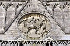 Relief de la façade occidentale : la charité de st Martin.