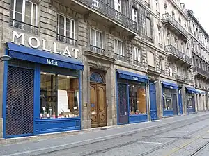 Façade de la librairie, rue Vital-Carles.