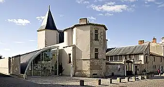 Saint-Martin-de-Ré. Le Musée Ernest Cognacq, L'Hôtel de Clerjotte et sa nouvelle aile.