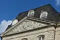 Façade ouest granite 1726-1744 du couvent. Fronton aux armes de l'abbaye.