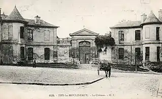 Vue de l'entrée du château d'Issy vers 1900.