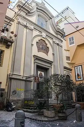 Façade de l'église Santa Maria dell'Aiuto de Naples.