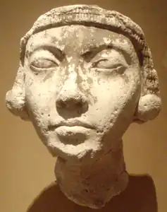 Visage d'une jeune femme, peut-être Kiya (une des femmes d'Akhenaton), Metropolitan Museum of Art, New York.