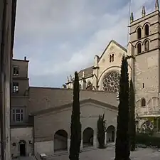 La cour d'honneur de la Faculté de médecine (ancien cloître du monastère Saint-Benoît) et le Theatrum Anatomicum.