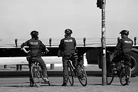 Policiers à Potsdam (Allemagne).