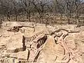 Faux fossile géant de dinosaure, à Dalian en Chine, en ciment peint