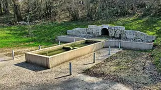 La fontaine-abreuvoir de Crouzot.