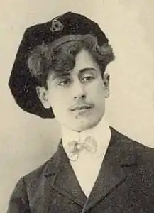 Un étudiant de Bordeaux vers 1900 avec sa faluche.