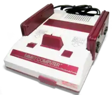 Console Famicom (boite blanche et rouge).