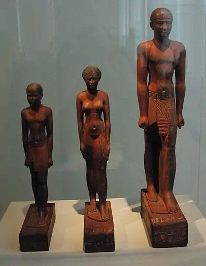 Le scribe Psammetich, sa femme et son fils, -600, bois, Neues Museum (Berlin)