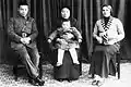 Chiang Ching-kuo, Mao Fumei portant Chiang Hsiao-wen et Faina (1937).