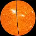 Image du Soleil prise alors que les deux satellites STEREO viennent de se placer dans une position leur permettant de fournir une couverture photographique complète de l'astre.