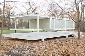 Farnsworth House, vers Chicago (1951) Ludwig Mies van der Rohe