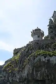 Faro del Caballo dans la falaise