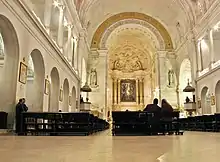 À l'intérieur de la Basilique de Notre-Dame du Rosaire de Fátima.