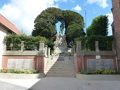 Le monument du Souvenir français, mémorial cantonal.