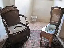 Fauteuil à l'anglaise et bidet