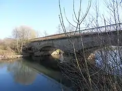 FaverneyLe pont ferroviaire sur la Lanterne. 47° 45′ 54,1″ N, 6° 06′ 27,39″ E