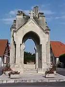 Porche de la chapelle Saint-Clément.