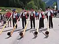 Cors des Alpes à la fête