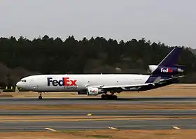 N526FE, le McDonnell Douglas MD-11 de FedEx, ici à l'aéroport international de Narita en 2008