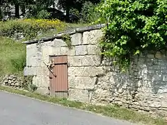 Cave extérieure, rue des Brébis.