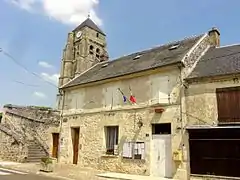 La mairie et l'église.