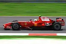 Massa, au volant de sa Ferrari, en 2008, vue de profil au Grand Prix de Malaisie.