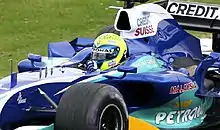 Vue de Massa dans le cockpit de sa Sauber bleue et verte, en 2005.
