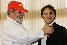 Luiz Inácio Lula da Silva, président du Brésil, remet, en 2006, la médaille du mérite sportif brésilien à Massa.