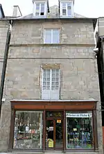 Maison(façade et toiture sur rue)