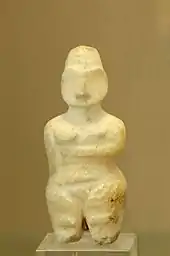 Figurine féminine en albâtre découverte à Tell es Sawwan, près de Samarra, vers 6000 av. J.-C., Paris, musée du Louvre.