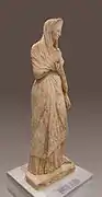 Statue de type « Grande Herculanaise », copie du IIe siècle d'après un modèle du IVe siècle av. J.-C. Musée archéologique d'Héraklion.