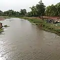 Femmes faisant la lessive dans le Lac de Guéné