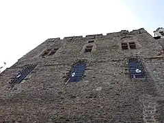Photographie de la tour prise en contrebas.