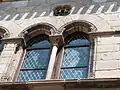 Figeac, hôtel de la Monnaie, XIIIe siècle fenêtres géminées aux arcs brisés ornés d'un double tore