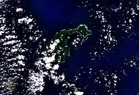 Les îles Feni Islands depuis l’espace. Ambitle (la plus grande) et Babase (la plus petite).