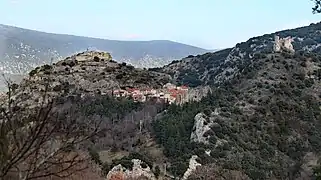 Le village et les deux châteaux.