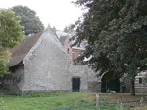 La ferme-château.