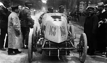 Photo de l'arrière de la Mors de Fernand Gabriel, à l'arrêt.