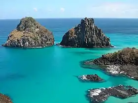 Morro dois Irmãos (collines des 2 frères), Baía dos Porcos sur l'île principale