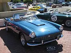 Ferrari 250 GT Cabriolet Pininfarina Series II, avant la vente aux enchères par RM Sotheby's à Monterey en 2009. Elle a finalement été adjugée à 462 000 dollars.