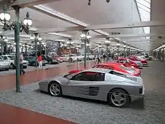 Des Ferrari dont une Ferrari 512 TR.
