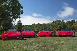 De gauche à droite une Ferrari 288 GTO Evoluzione (numéro de série 79888), une des 5 exemplaires construits, une Ferrari F40 (numéro de série 86840), une Ferrari F50 et Ferrari Enzo.