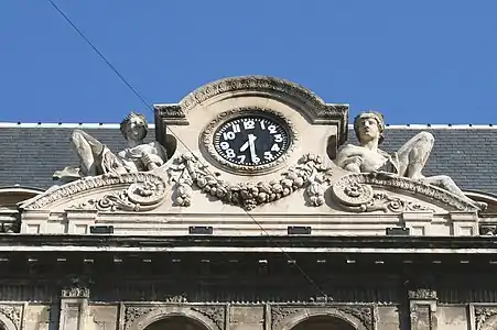 Horloge de l'Hôtel Louvre et Paix.