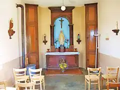 Intérieur de la chapelle au centre du bourg.