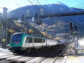 Train de ferroutage en route pour l'Italie arrive en gare de Modane