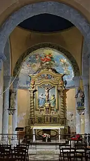 Avant-chœur voûté par une coupole, chœur et abside en hémicycle - Retable et peinture sur le cul-de-four.