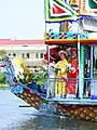 Bateaux décorés pour le Festival de Huế.